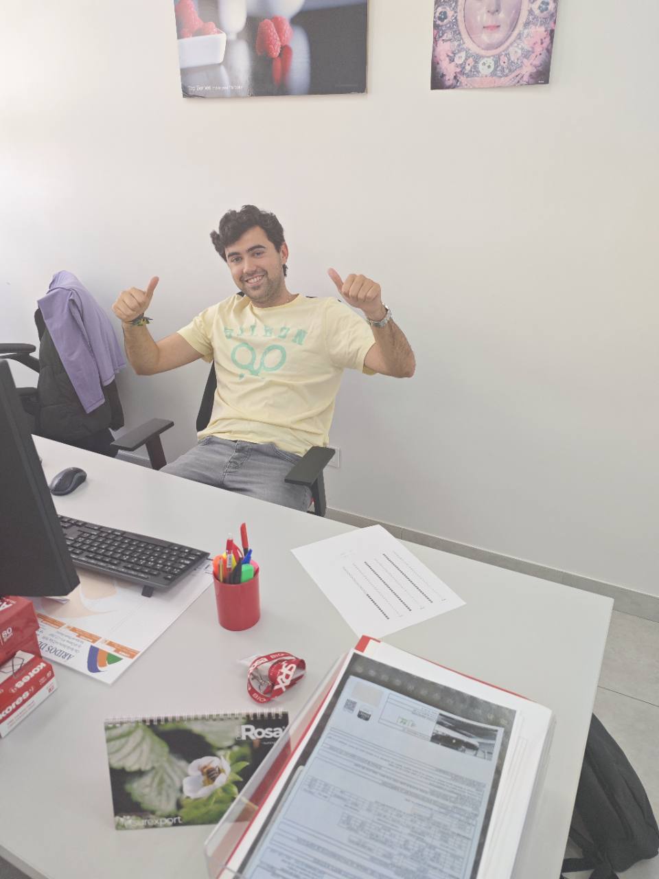 Fran en su espacio de trabajo